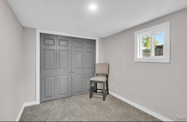 Building Photo - 421 E Beech St