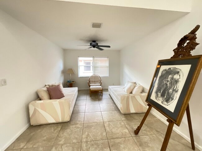 Building Photo - 5570 Royal Lake Cir