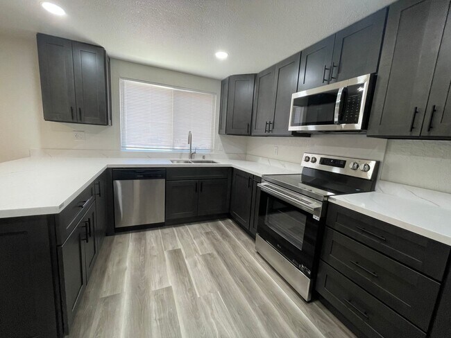 Building Photo - 2700 Bluebell Cir