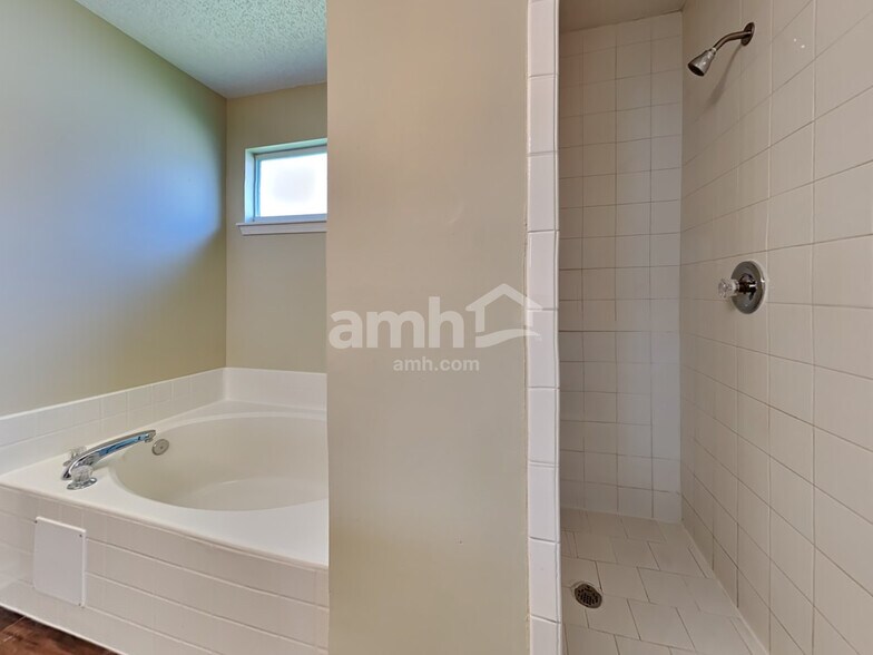 Building Photo - 2523 Sandhaven Ct