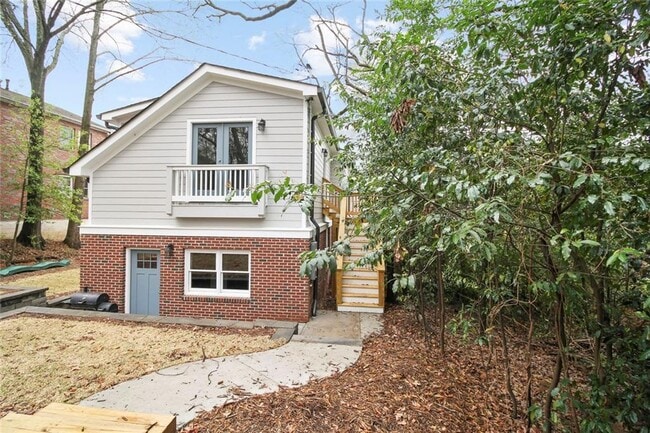 Building Photo - 940 St Charles Ave NE