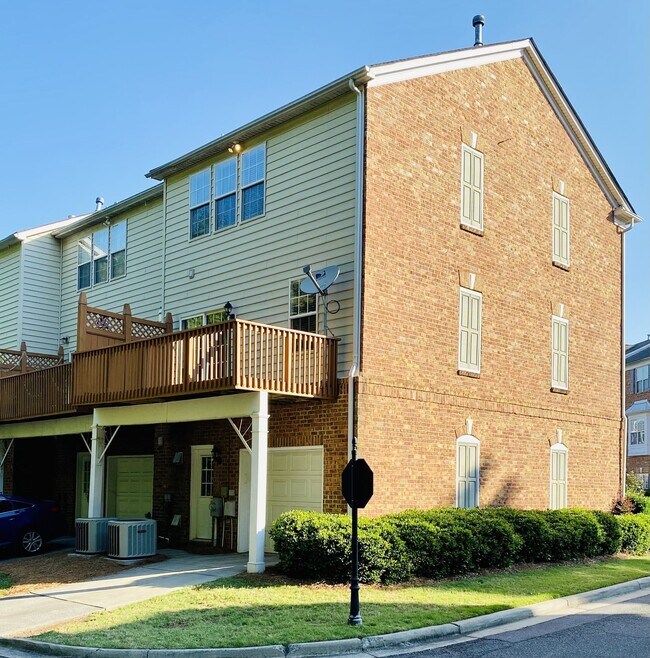 Building Photo - Heart of Ballantyne!  Beautiful End Unit Townhome. 2 Large Primary Suites Up & Flex Rm/3rd BR On ...