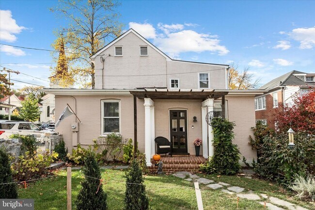 Primary Photo - 320 S Loudoun St