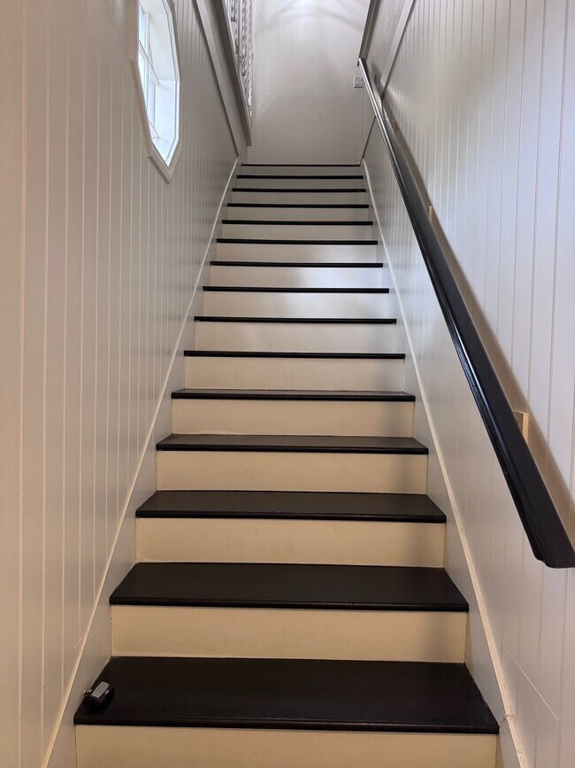 Building Photo - Agoura Hills Townhome | Upgraded + Private 2-Car Garage