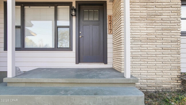 Building Photo - 1217 Buena Vista Blvd