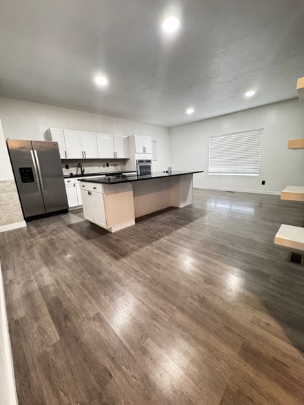 Building Photo - 305 N 680 E