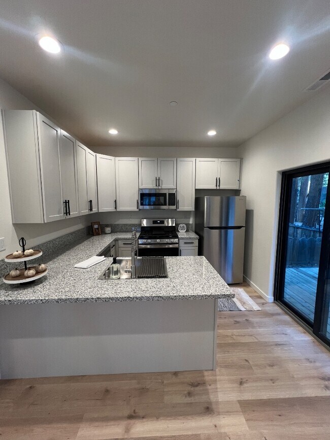 Building Photo - 3317 Fir Ave