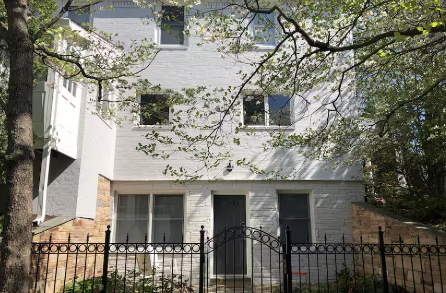 Building Photo - 4745 Massachusetts Ave NW