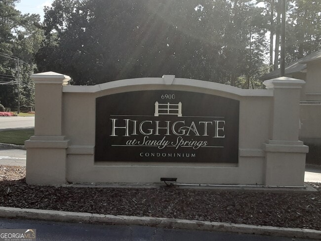 Building Photo - 6900 Roswell Rd