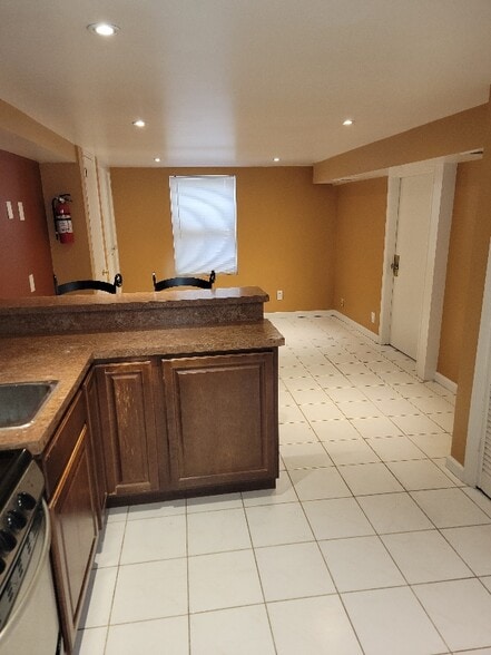Primary Photo - 2712 Urbana Dr