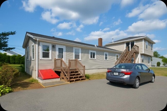 Building Photo - 191 Saco Ave