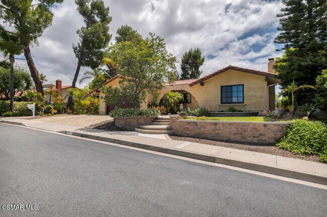 Building Photo - 2076 Hillsbury Rd