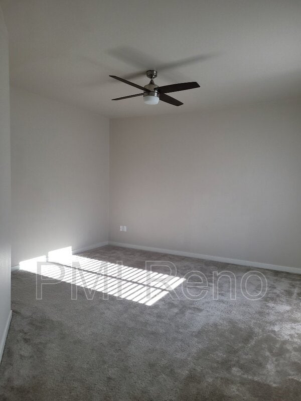 Building Photo - 1520 Golf Ct