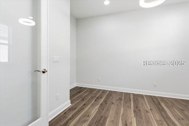 Building Photo - 155 Weekend Ave