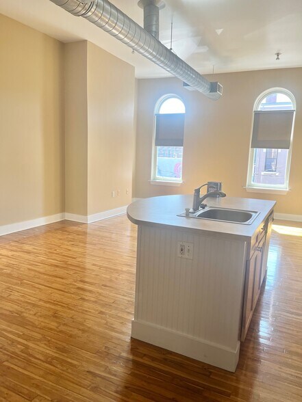 Large Kitchen Island - 1206 Clay St