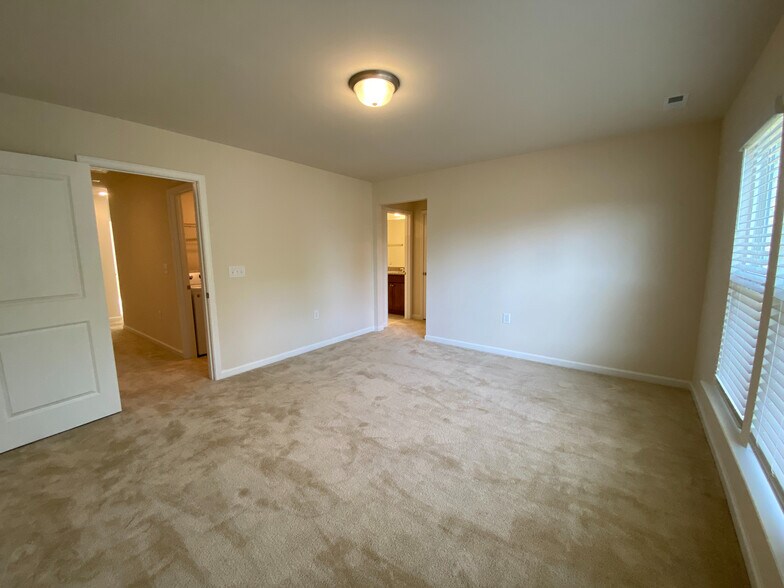 Building Photo - Room in Townhome on Whitesell Way