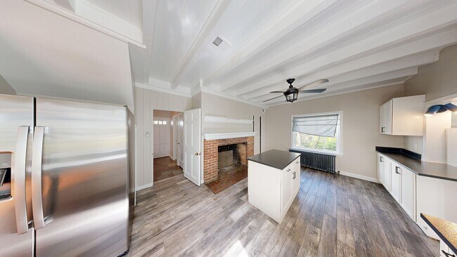 Building Photo - Cool Updated Historic 4/3.5 Farmhouse in Bethesda on Private, 1.5 Acre Lot