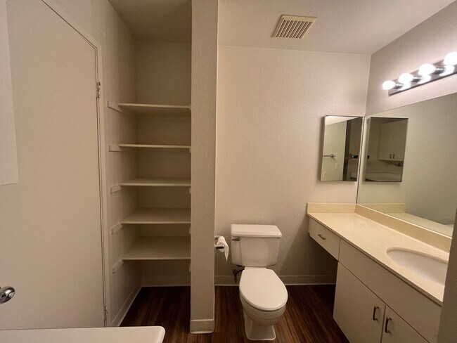 Building Photo - $2800, 2BR/1BA/2PKG, Crosspointe (Aiea/Hon...