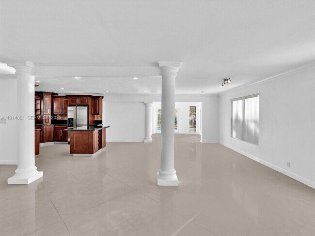 Building Photo - 4416 SW 35th Ave