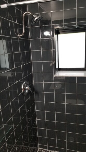 Building Photo - 1952 Madison St