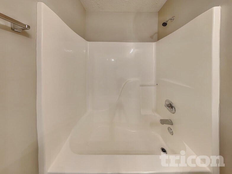 Building Photo - 410 Red Oak Ct
