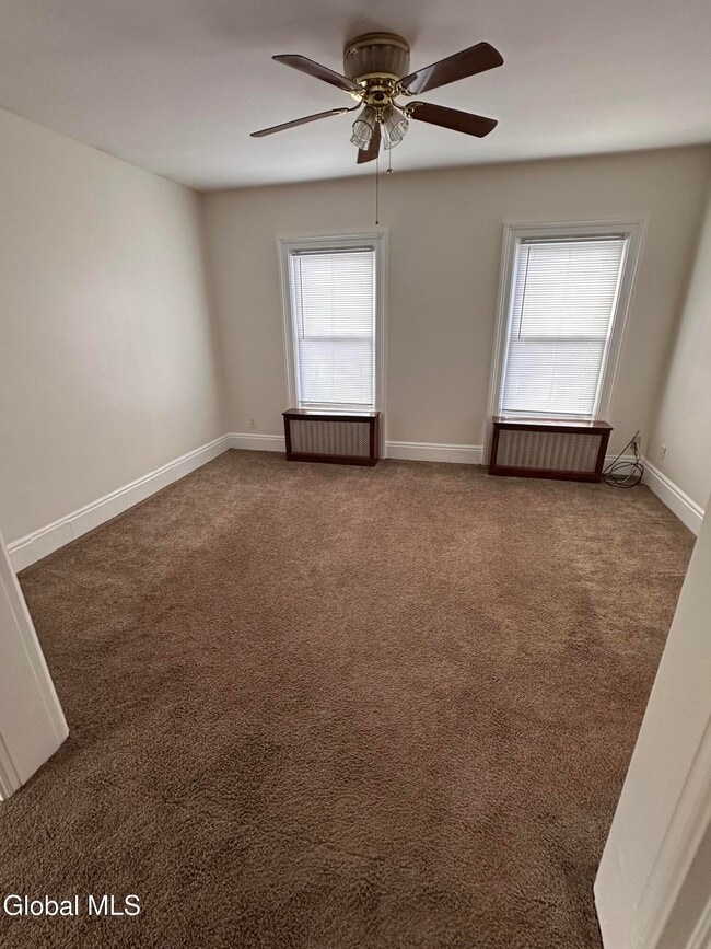 Building Photo - 425 6th Ave