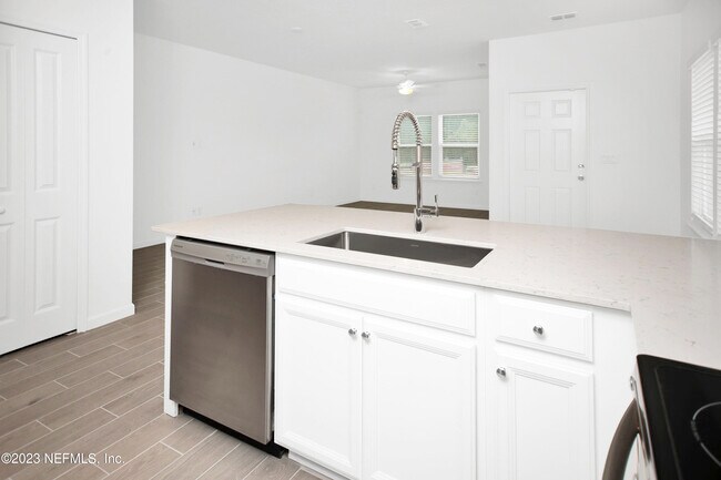 Building Photo - 348 Rosemont Dr