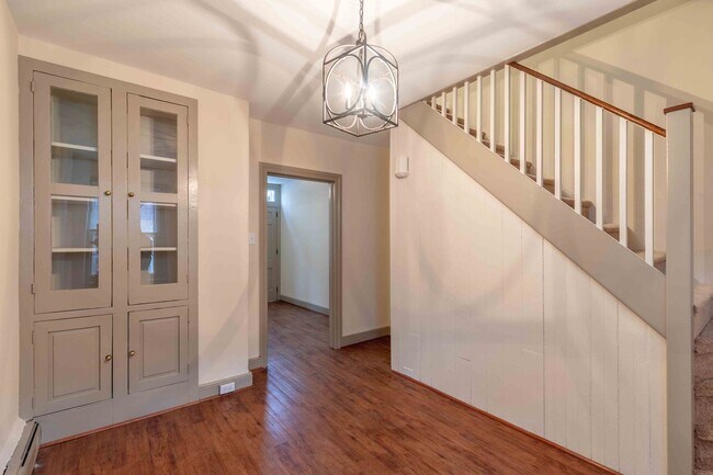 Building Photo - 2 bed/1 bath Townhome in WC Boro w/Off Street Parking