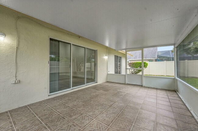 Building Photo - 13048 Meadowbreeze Dr