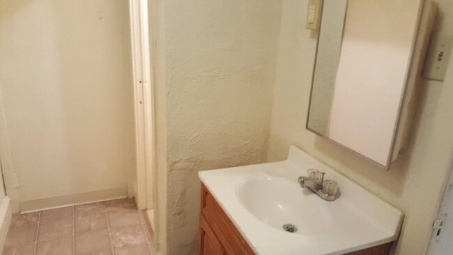 Building Photo - 1742 Easton Rd