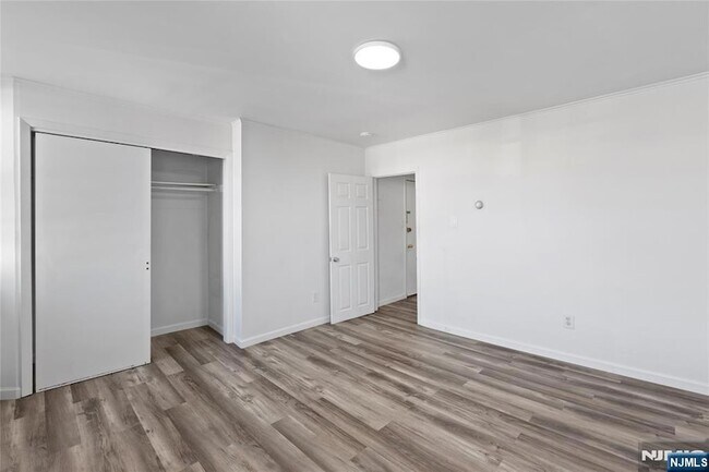 Building Photo - 676 Chestnut St