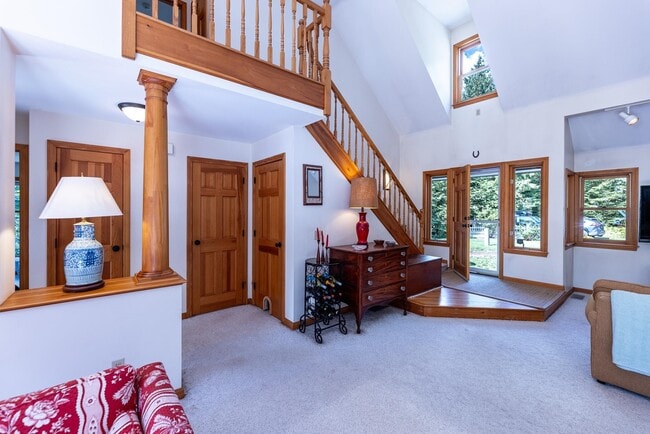 Building Photo - 12 Woodland Ln