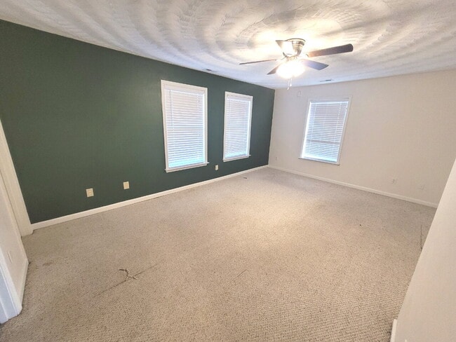 Building Photo - 3 Bedroom, 2.5 Bath Home with Open Floor Plan