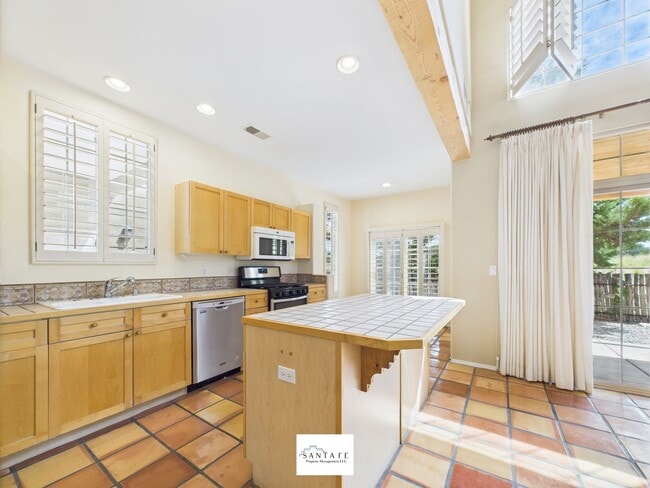 Building Photo - Two Story Home in Desirable Subdivision