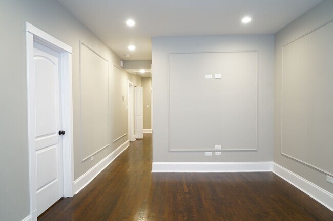 Building Photo - 2848 W Barry Ave