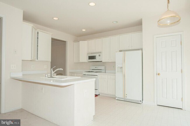 Building Photo - 6862 Alicia Ct