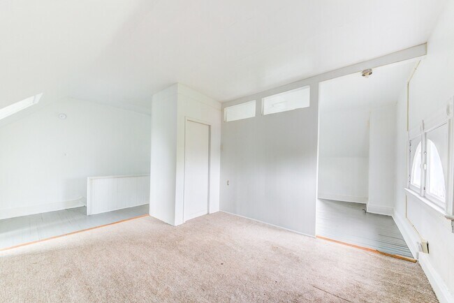 Building Photo - AVAILABLE AUGUST 2026 - Spacious Renovated 4 Bedroom, 1.5 Bath Home w/ AC!