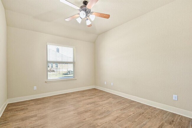 Building Photo - 136 Gruene Haven