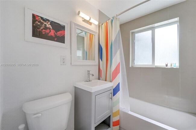 Building Photo - 9850 E Bay Harbor Dr