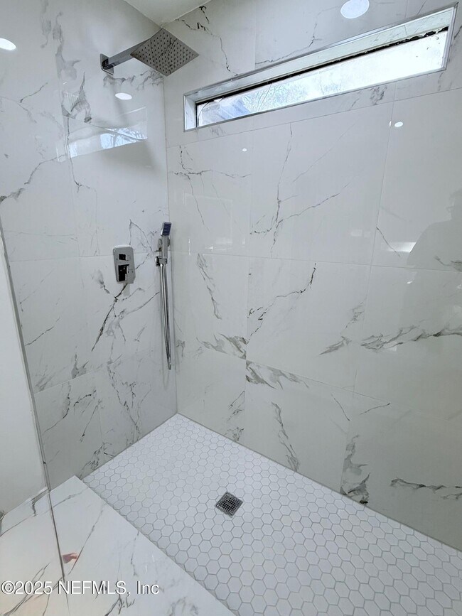 Building Photo - 2160 Rothbury Dr