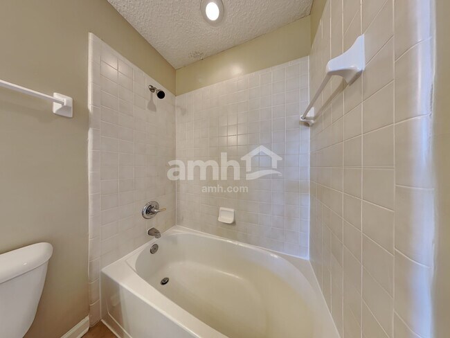 Building Photo - 821 Templeton Ln