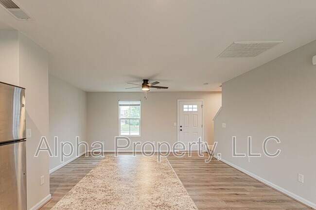 Building Photo - 10 Torrington Dr