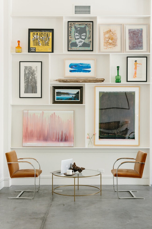 Building Photo - 1019 N Wolcott Ave