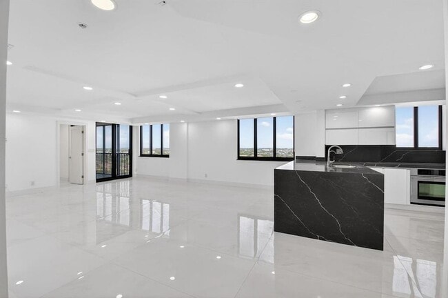 Building Photo - 3420 S Ocean Blvd
