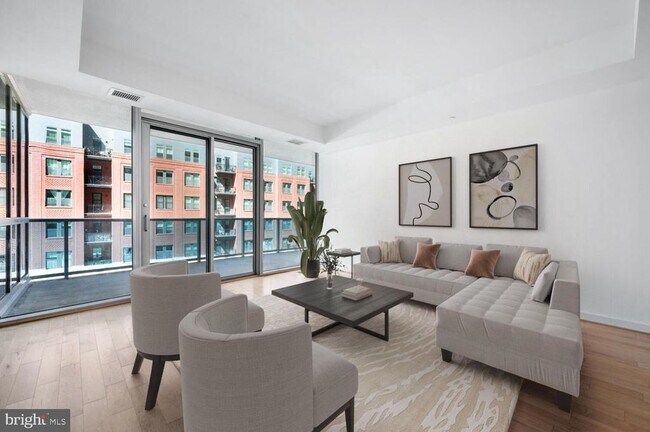 Building Photo - 1881 N Nash St