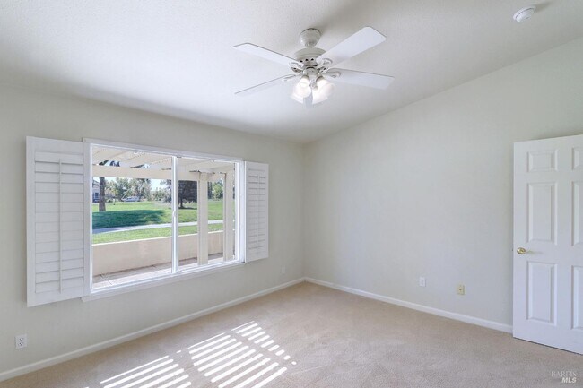 Building Photo - 359 Glenn Lakes Dr