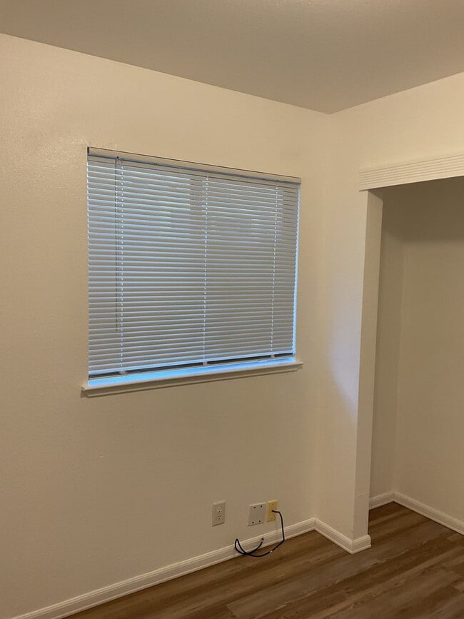 Building Photo - Chico 3 bed 2 bath home for rent, convenient location, neighborhood setting Garage, back yard