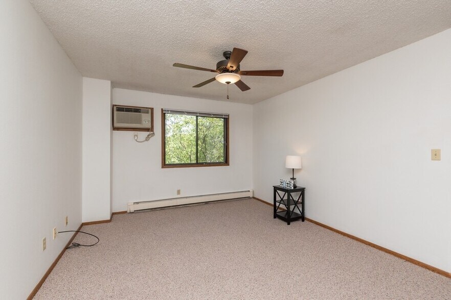 Building Photo - 318 Finkbine Ln