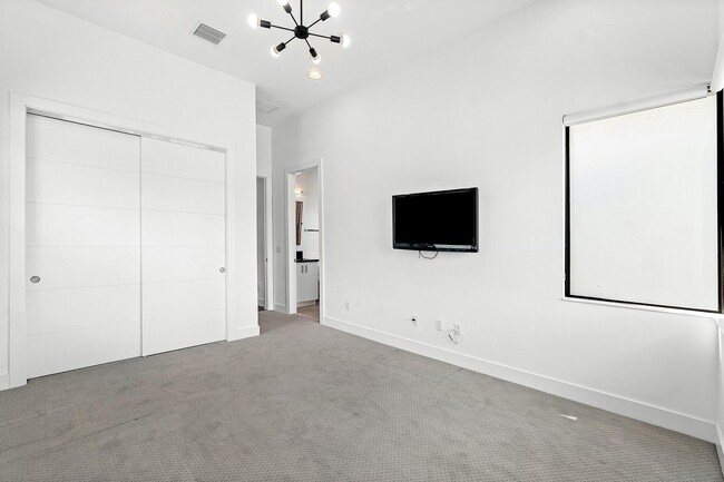 Building Photo - 9006 Dulcetto Ct