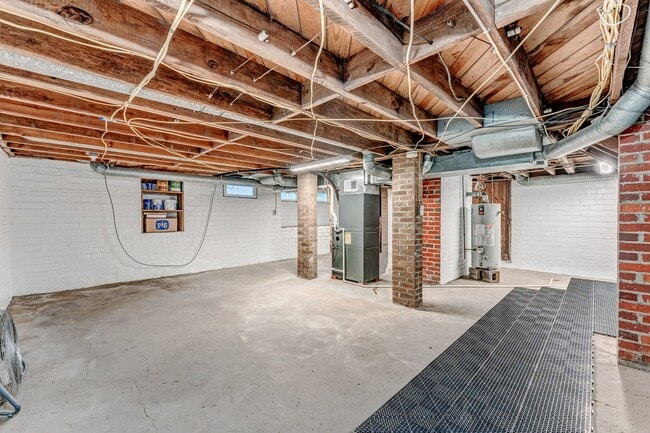 Building Photo - 58 Levels Rd